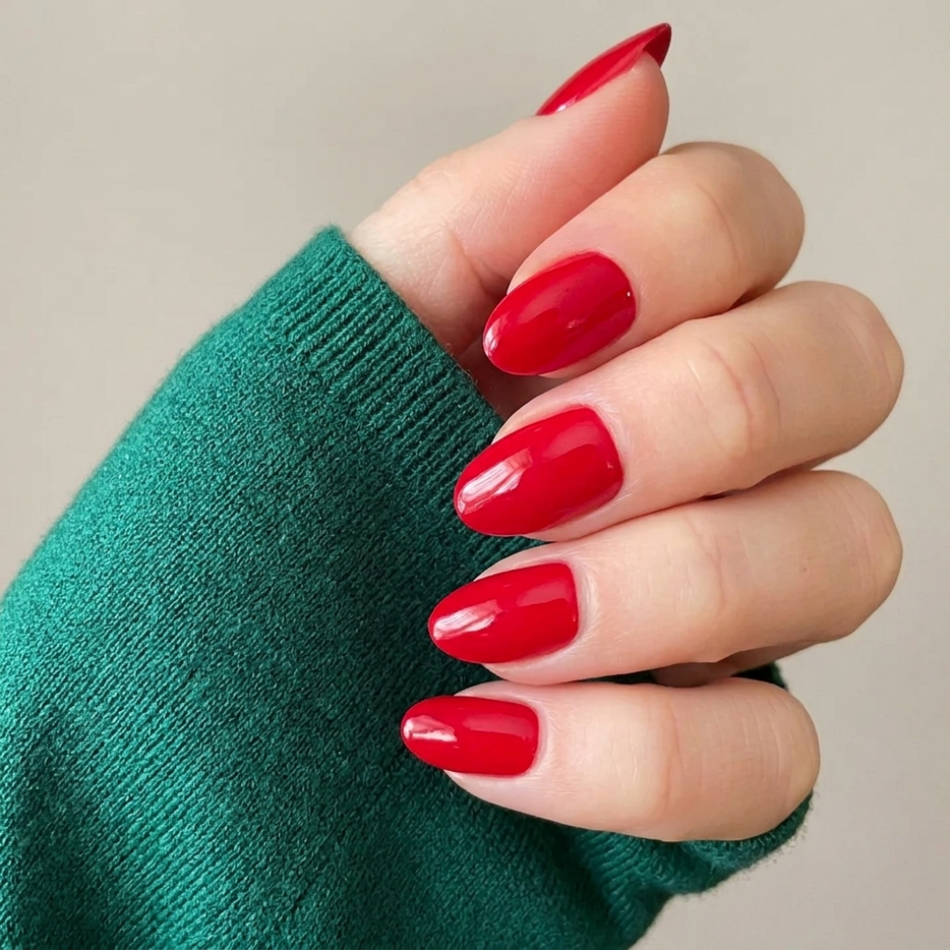 Cherry Crush Oval Short Press-On Nails — Glossy True Red