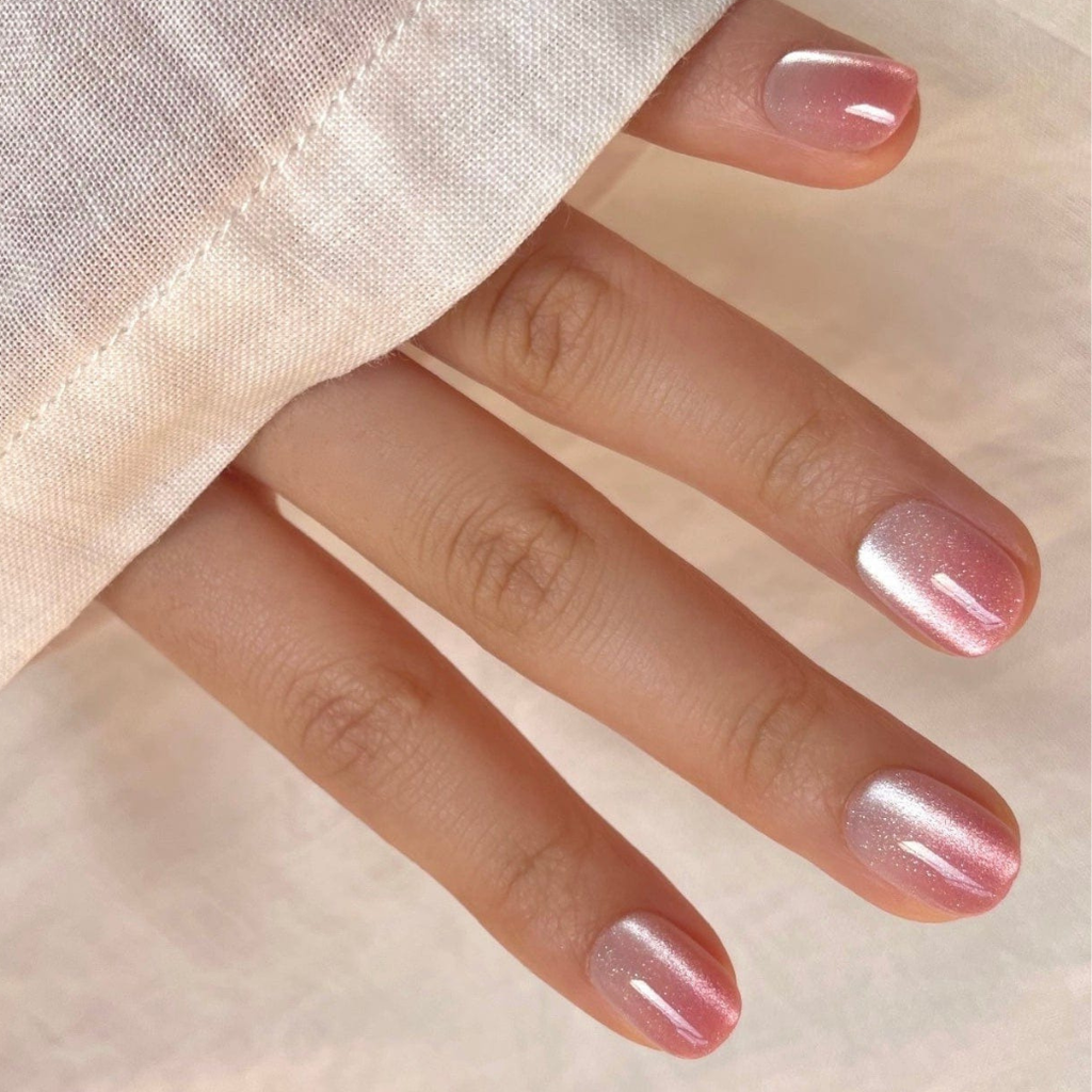 Blushing Pearl Extra Short Natural Press-On Nails — Cat-Eye Ombre